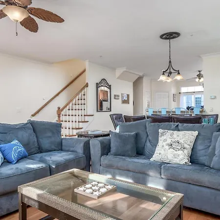 Saint Louis Ave, Unit D Villa